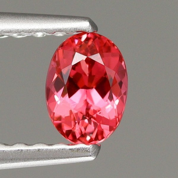 天然スピネル 0.31ct 【ピンキッシュレッド】 ベトナム