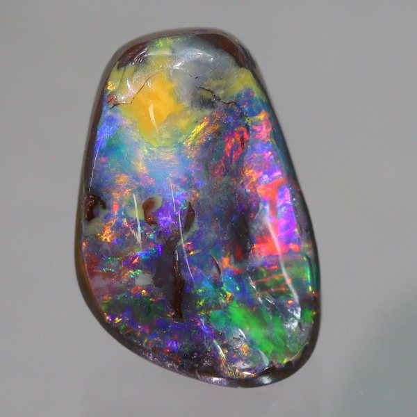 天然ボルダーオパール 3.30ct 【レッドマルチ遊色】 立体的