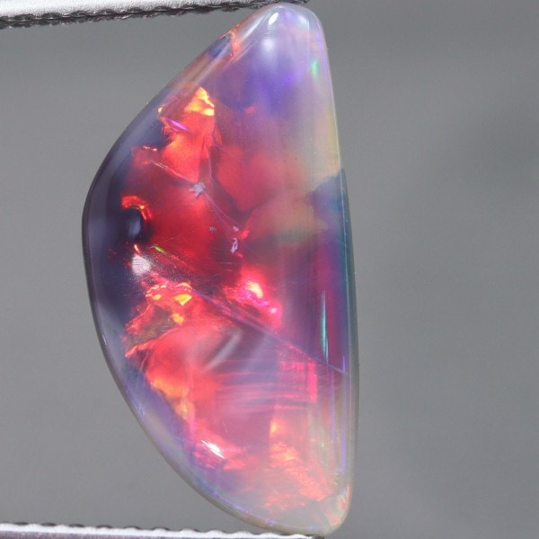 天然ブラックオパール 2.21ct 【ファイアレッド】 激動