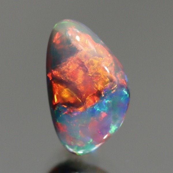 天然ブラックオパール 0.82ct 【レッドマルチ遊色】