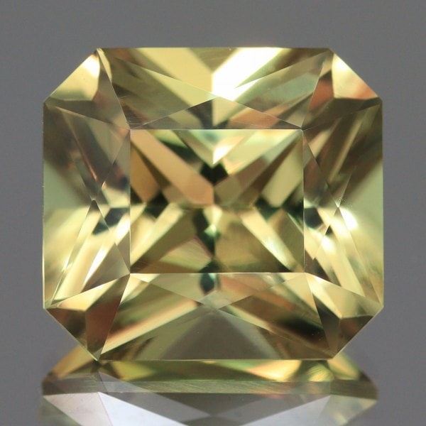 天然ダイアスポア 4.67ct 【煌くオクタゴン】 トルコ　日独ミニ鑑別付