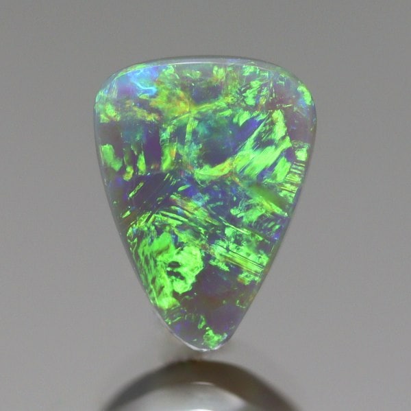 天然ブラックオパール 0.88ct 【グリーン遊色】