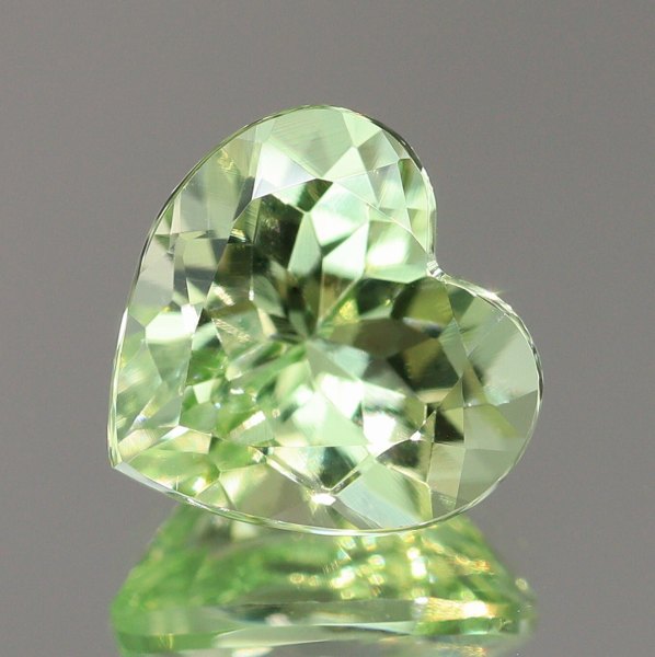 天然ミントガーネット 0.99ct 【メレラニ・UVタイプ】 ハート
