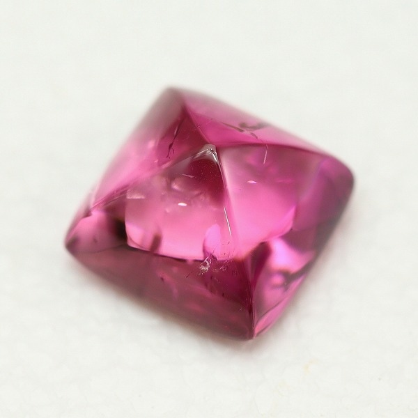 天然トルマリン 1.03ct 【ピンク】 シュガーローフカット