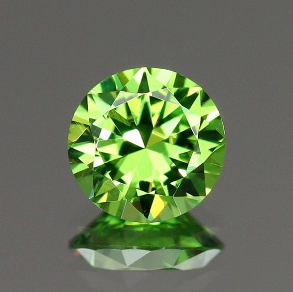 天然デマントイドガーネット 0.32ct 【輝き重視】 ロシア