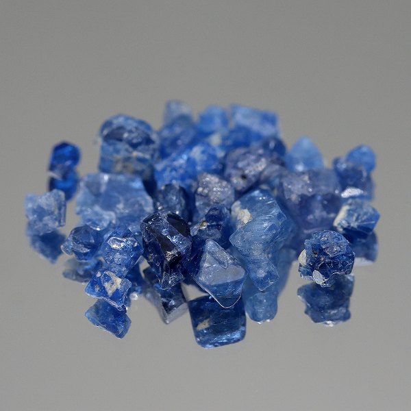 天然スピネル 3ｃｔアップ 【コバルト・ラフ】 ベトナム