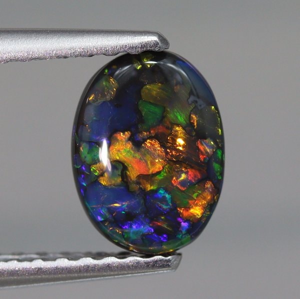 天然ブラックオパール 0.75ct 【レッドマルチ】 黒生地