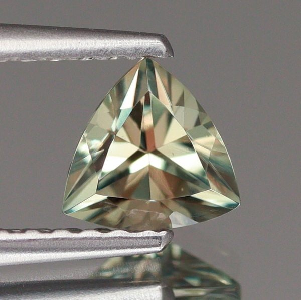 天然ダイアスポア 0.52ct 【カラーチェンジタイプ】 トルコ