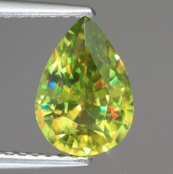 天然スフェーン 1.61ct 【イエロニッシュグリーン】 マダガスカル