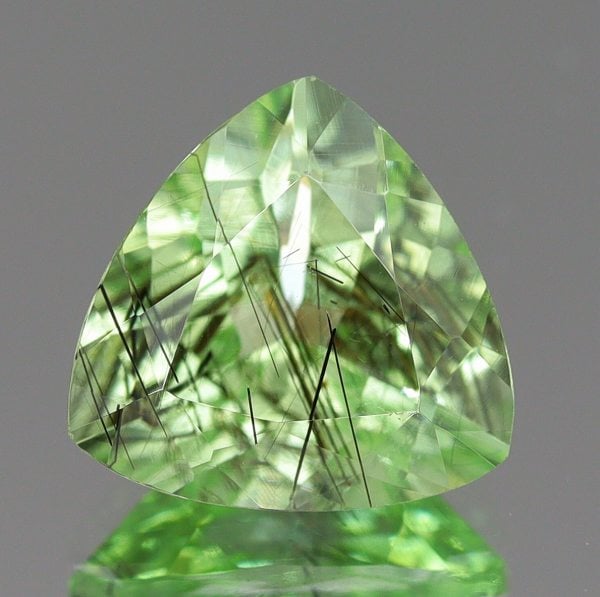 天然ペリドット 1.71ct 【ルードヴィッヒアイト】 パキスタン