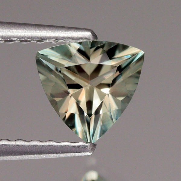 天然ダイアスポア 0.63ct 【カラーチェンジタイプ】 トルコ