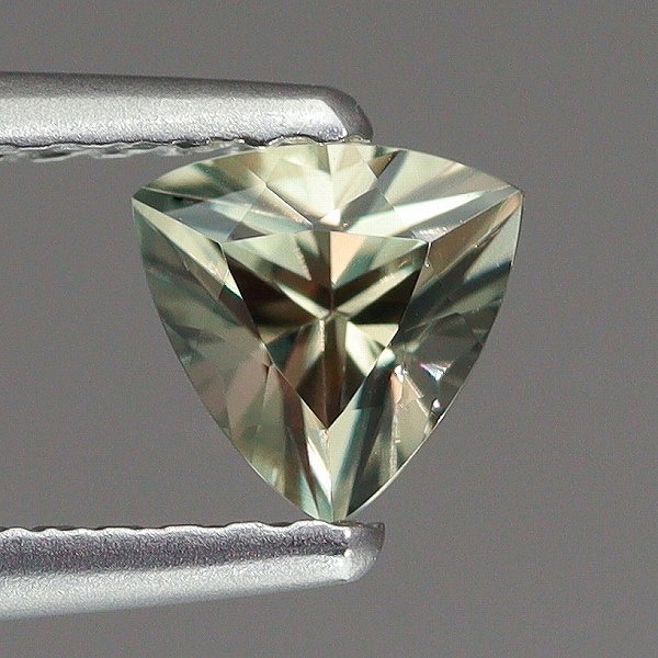 天然ダイアスポア 0.52ct 【カラーチェンジタイプ】 トルコ