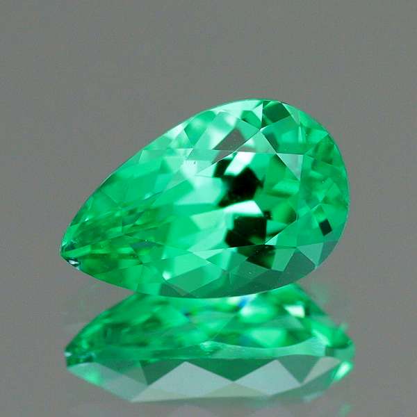 天然エメラルド 0.38ct 【美発色・ノンオイル】 ロシア GIA産地鑑別付