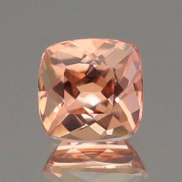 天然インペリアルトパーズ 0.53ct 【ブラジル】　クッションカット