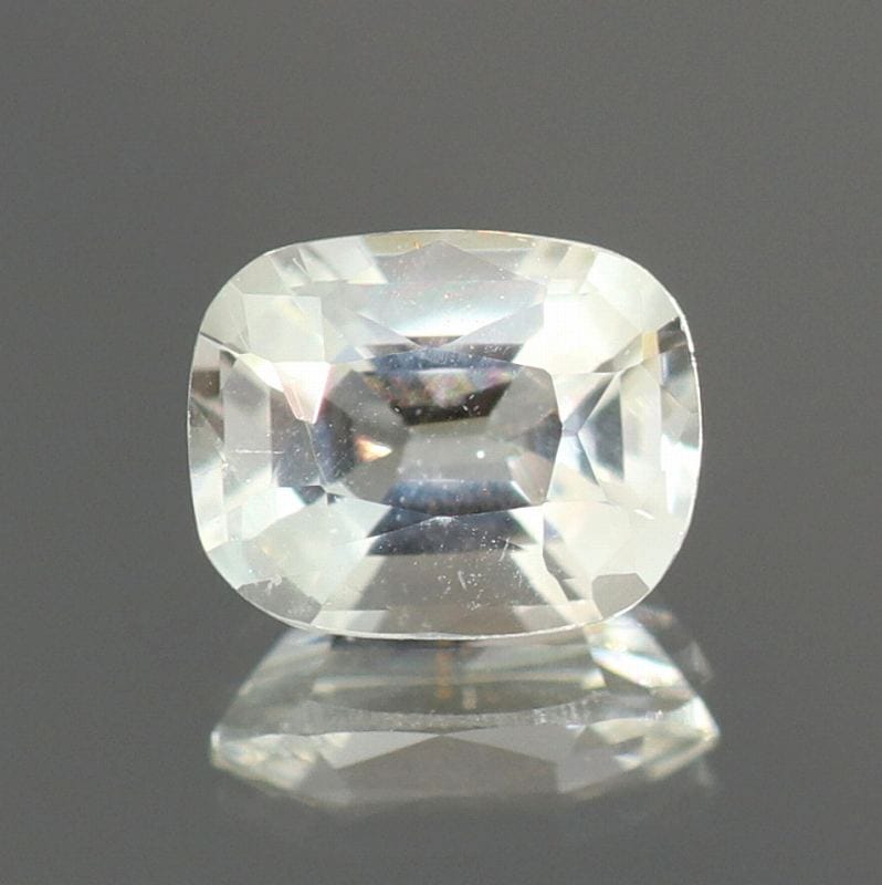 天然スカポライト 0.38ct 【ホワイト・UV】 クッションカット