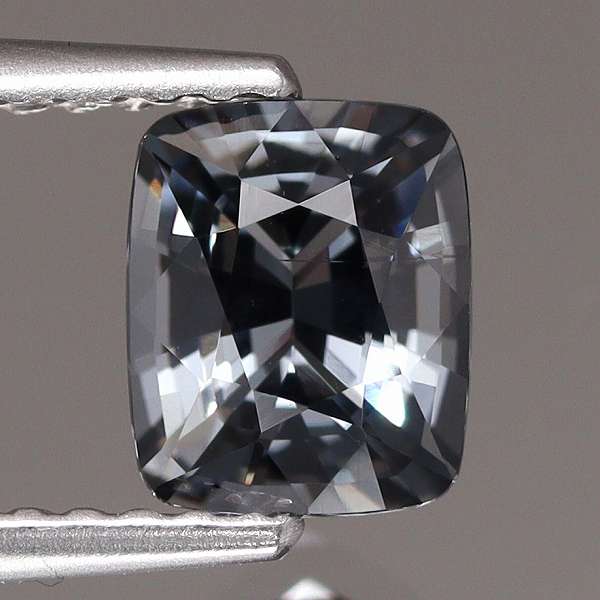 天然スピネル 0.95ct 【クリアブラック】 ミャンマー