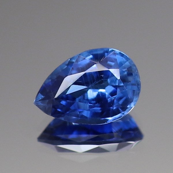 天然カイヤナイト 0.55ct　【ペアシェイプ】 ネパール