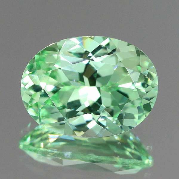 天然ミントガーネット 1.37ct 【強輝】 UVタイプ 天然ミントガーネット 1.37ct 【強輝】 UVタイプ