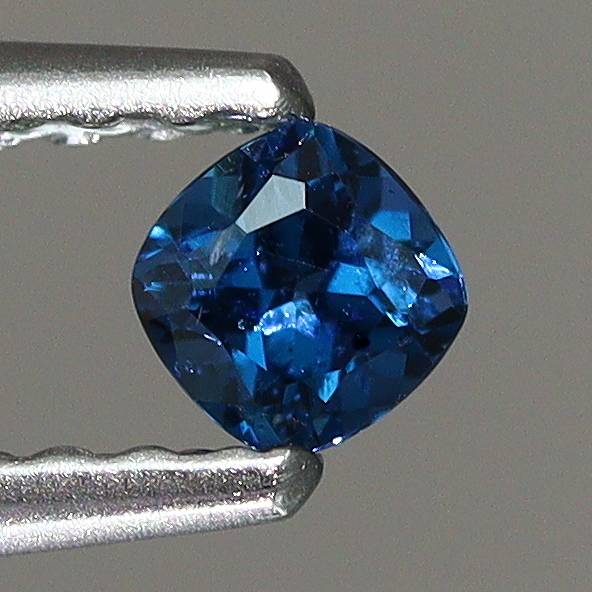 天然ガーナイト 0.18ct 【スピネル族の希少石】