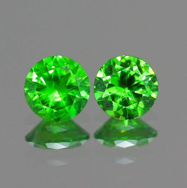 天然デマントイドガーネット 0.27ct/2P 【ロシア】 ペア 天然デマントイドガーネット 0.27ct/2P 【ロシア】 ペア