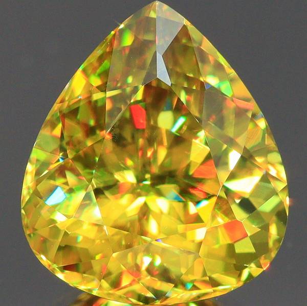 【天然スフェーン】4mm 天然スフェーン 4.85ct 【最上級の輝き】 レッドファイア