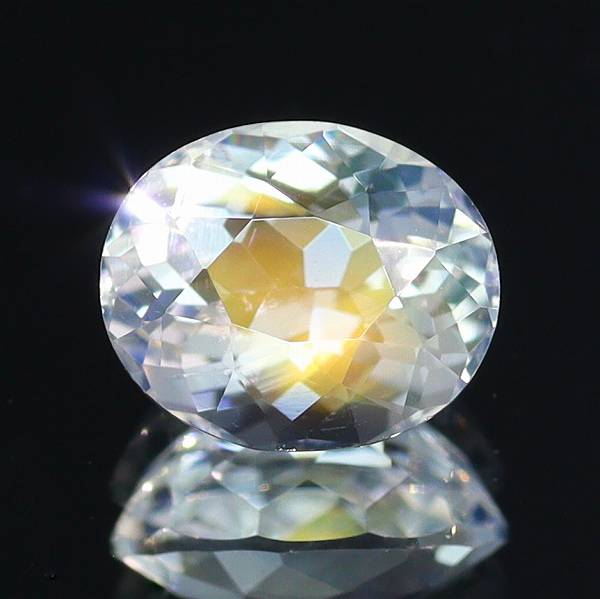 天然アンデシンラブラドライト 0.63ct 【レインボー】 オーバル
