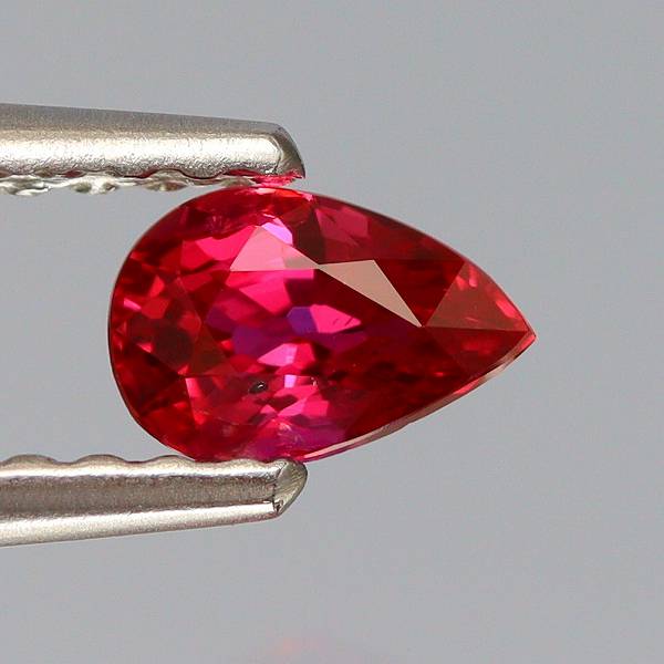 天然ルビー 0.32ct 【非加熱】 モザンビーク 鑑別付　ペアシェイプ