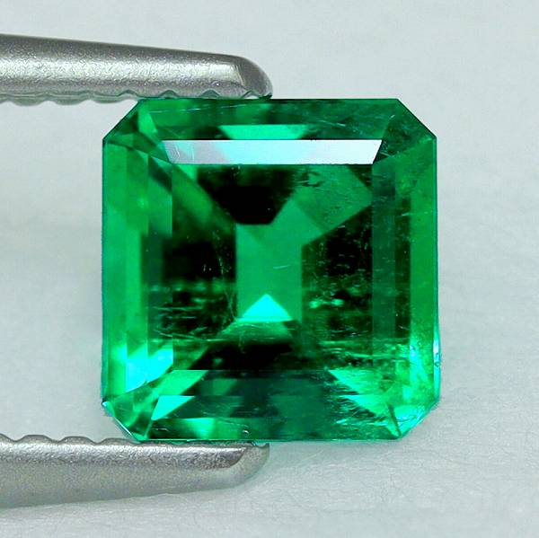 天然エメラルド 0.63ct 【美発色】 コロンビア