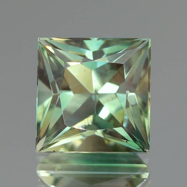 天然オレゴンサンストーン 1.68ct 【ラブラドライト】 プリンセスカット