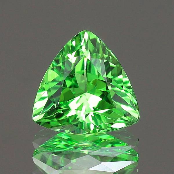 天然ツァボライトガーネット 0.56ct 【トリリアントカット】 タンザニア