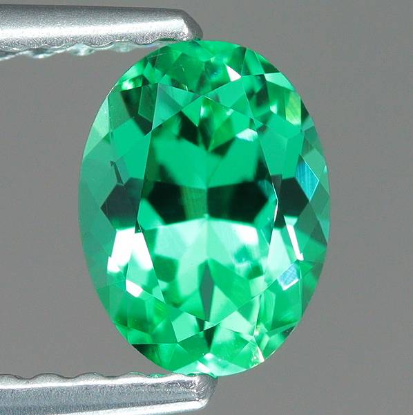 天然エメラルド 0.67ct 【美発色・ノンオイル】 ロシア　GIA