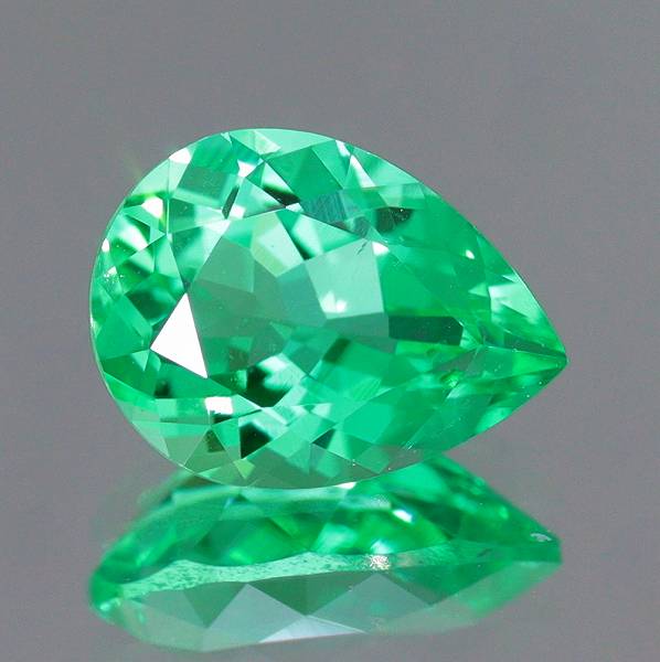 天然エメラルド 0.56ct 【美発色・ノンオイル】 ロシア　GIA