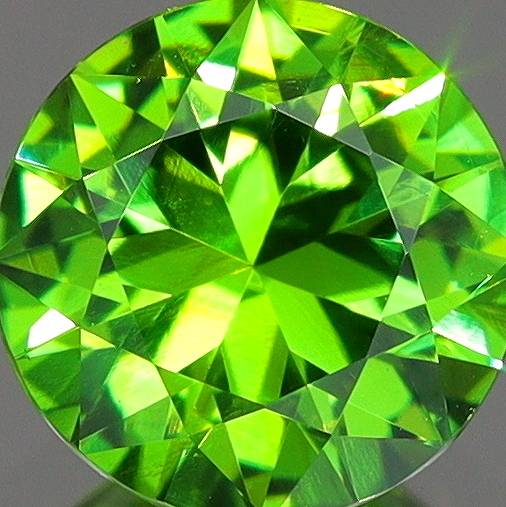 天然デマントイドガーネット 0.49ct 【煌めく上質グリーン】 ロシア