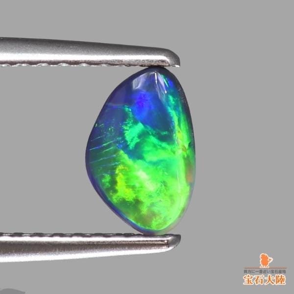 天然ブラックオパール 0.32ct【グリーン遊色】 ライトニグリッジ