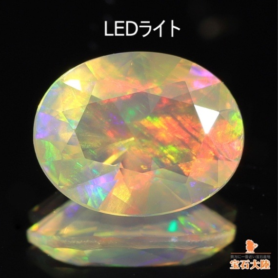 ファセットカットに遊色がチカチカ♪