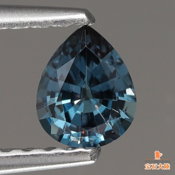 落ち着いたグレイッシュブルー♪