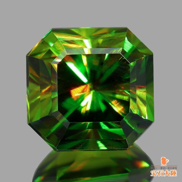 マトリックス上の天然グリーンスフェーンチタン石標本。 スフェーン（チタン石）：意味、価値、情報