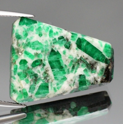 24.90ct　天然エメラルド【原石びっしり】独創的