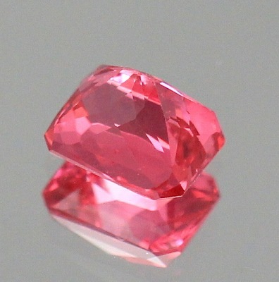 天然スピネル 0.67ct 【ビビットピンク】 美発色 タンザニア