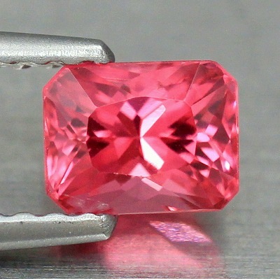 天然スピネル 0.67ct 【ビビットピンク】 美発色 タンザニア