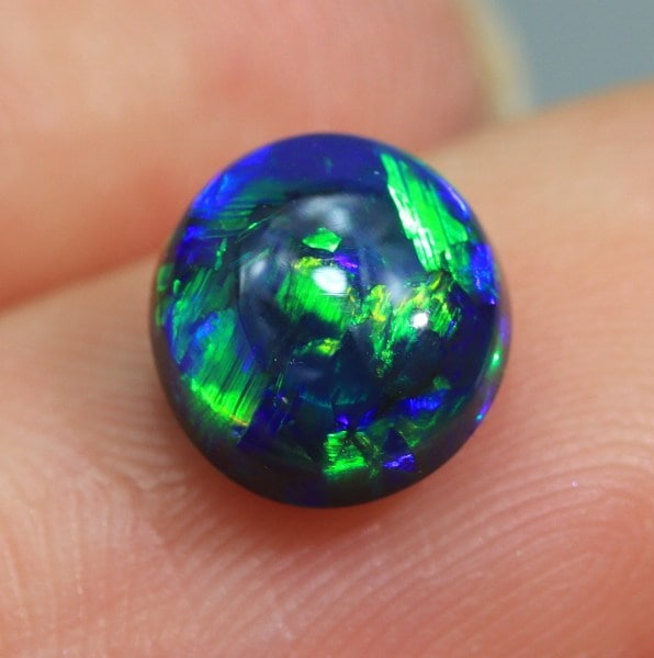 天然ブラックオパール 1.13ct 【ネオングリーン&黒生地】 高品質