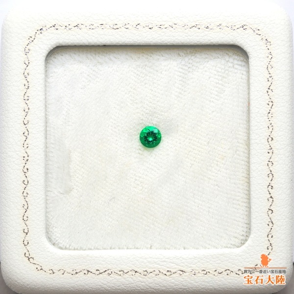 霧*歩様 天然エメラルド。 天然エメラルド 0.25ct【美発色・ラウンド】ザンビア
