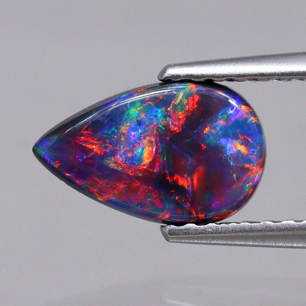 天然ブラックオパール 0.70ct　【レッドマルチ遊色】
