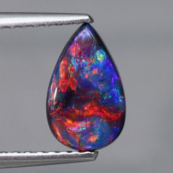 天然ブラックオパール 0.70ct　【レッドマルチ遊色】