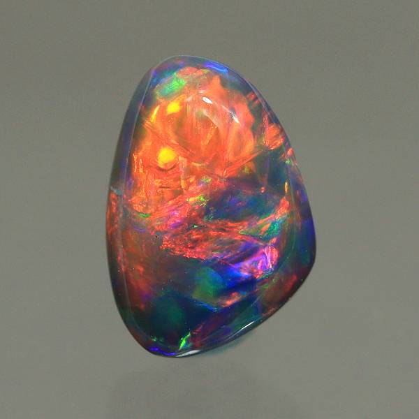 天然ブラックオパール 0.68ct 【レッド美遊色】