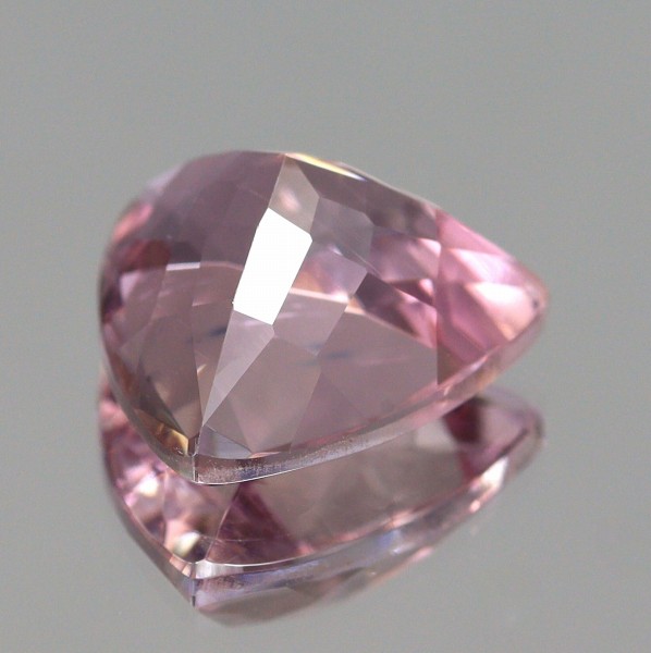 天然ダイアスポア 4.68ct 【パープリッシュピンク】 トリリアント