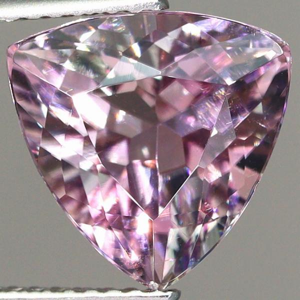 天然ダイアスポア 4.68ct 【パープリッシュピンク】 トリリアント