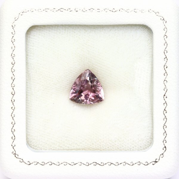 天然ダイアスポア 4.68ct 【パープリッシュピンク】 トリリアント