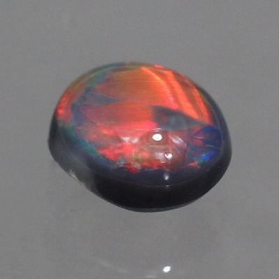 天然ブラックオパール　0.34ct　【ローリング遊色】 レッド