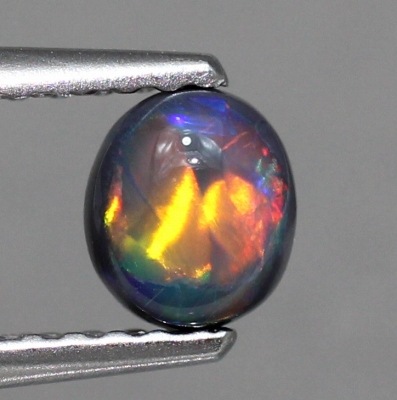 天然ブラックオパール　0.34ct　【ローリング遊色】 レッド